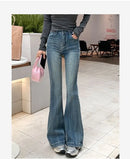 Calça Jeans Feminina Azul Retrô Americana Plus Size com Cintura Alta, Efeito Modelador, Perna Larga e Barra Evasê, Nova Coleç...